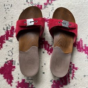 Dr. Scholls red suede exercise sandal size 7
